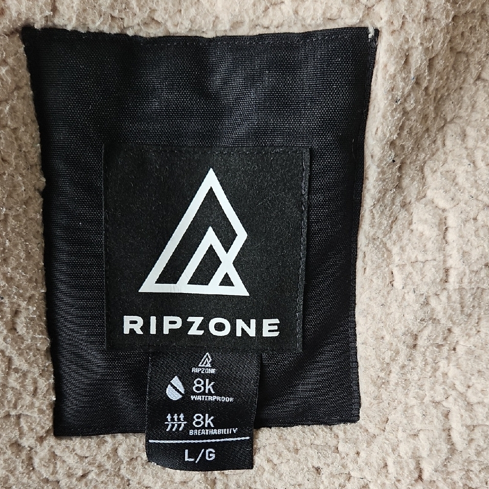 Ripzone Black Performance Jacket with Hood and Quilted Design - Picture 2 of 6